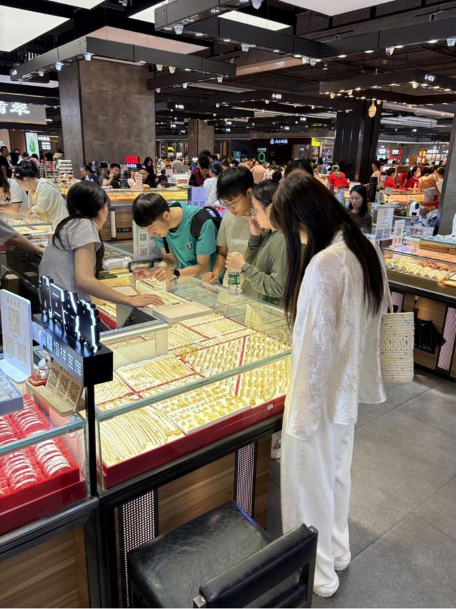 母亲节主题黄金饰品热